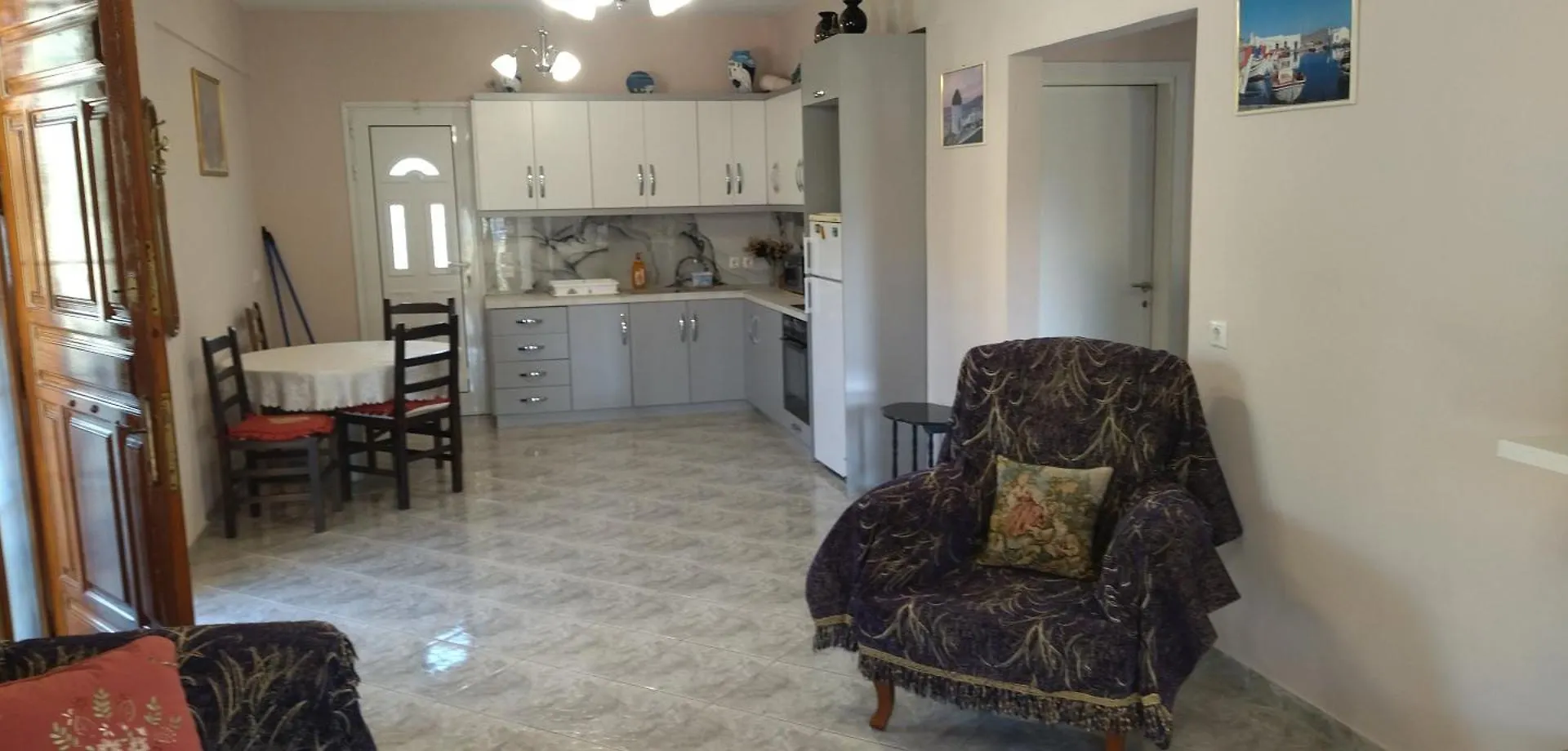Mihalis Vrion Apartment